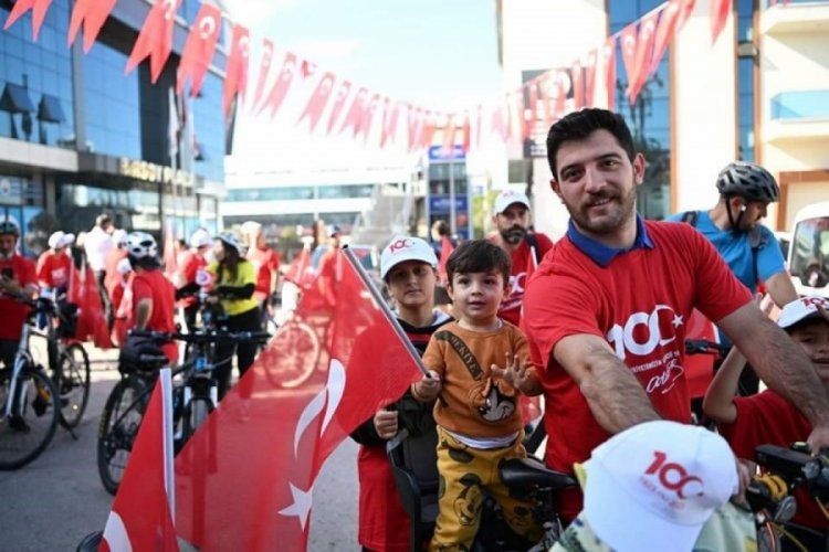 Kocaeli'de pedallar Cumhuriyet i&ccedil;in &ccedil;evrildi