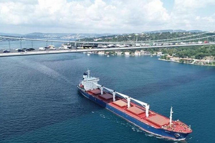 İstanbul Boğazı'nda gemi trafiği, askıya alındı