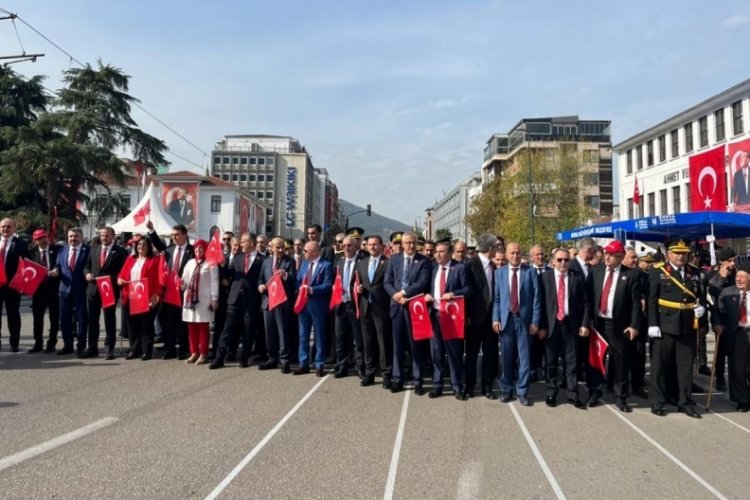 Bursa'da coşkulu 100. yıl y&uuml;r&uuml;y&uuml;ş&uuml;