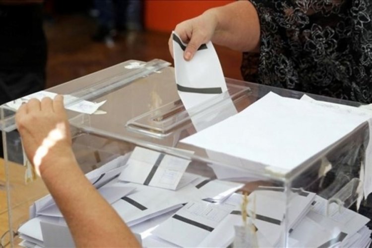 Bulgaristan'da halk sandık başına gitti