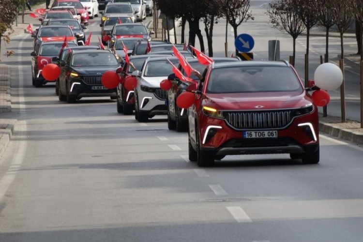 Bursa'da Togg kullanıcıları, 100. yıla &ouml;zel konvoy yaptı
