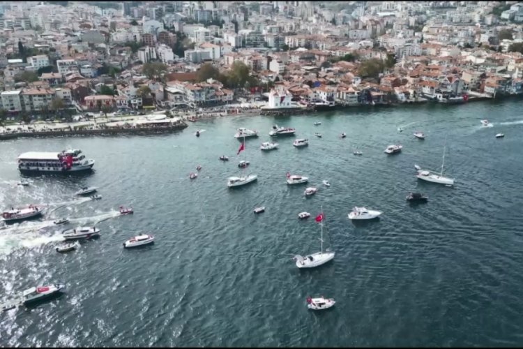 Bursa'da denizde onlarca vatandaş tekneleriyle coşkuya ortak oldu