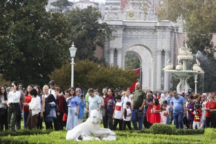 Dolmabah&ccedil;e Sarayı'na Cumhuriyet'in 100. yılında ziyaret&ccedil;i akını