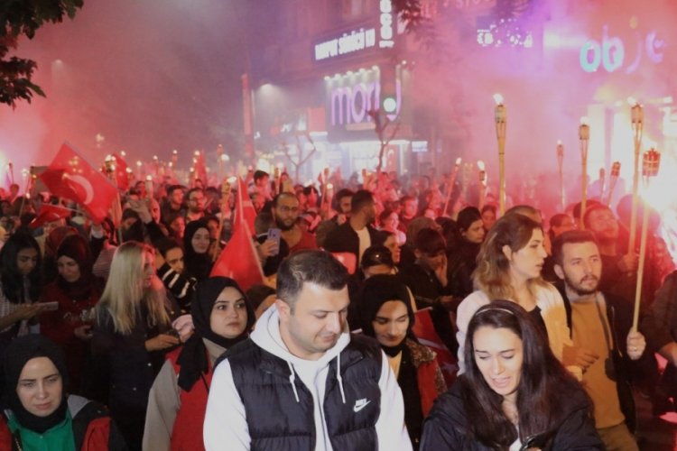 Elazığ'da  fener alayı renkli g&ouml;r&uuml;nt&uuml;lere sahne oldu