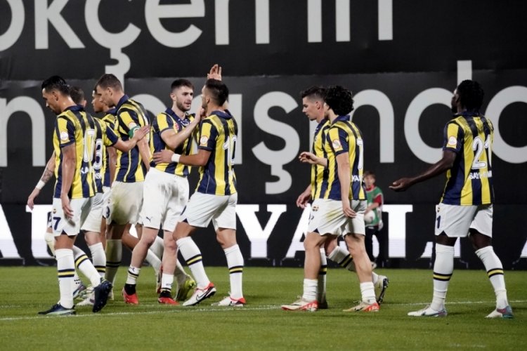 Fenerbah&ccedil;e rekorunu 10 ma&ccedil;a &ccedil;ıkardı
