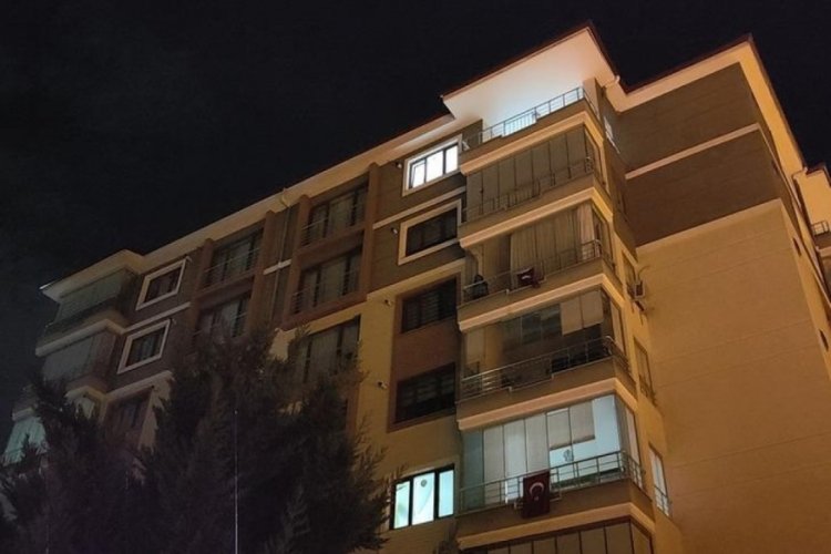 K&uuml;&ccedil;&uuml;k &ccedil;ocuk 8'inci kattan d&uuml;ş&uuml;p &ouml;ld&uuml;!