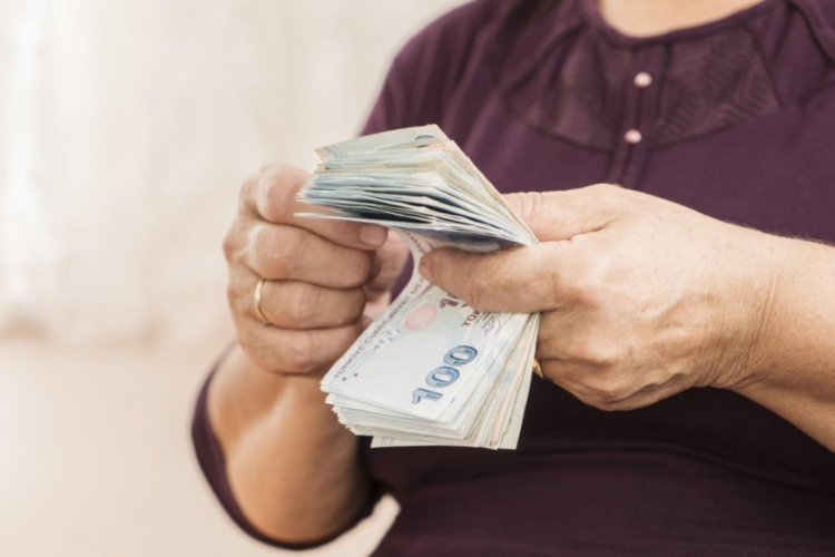 En d&uuml;ş&uuml;k emekli maaşı ne kadar olacak?