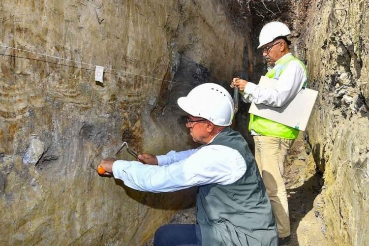 İzmir B&uuml;y&uuml;kşehir Belediyesi deprem araştırmalarını s&uuml;rd&uuml;r&uuml;yor