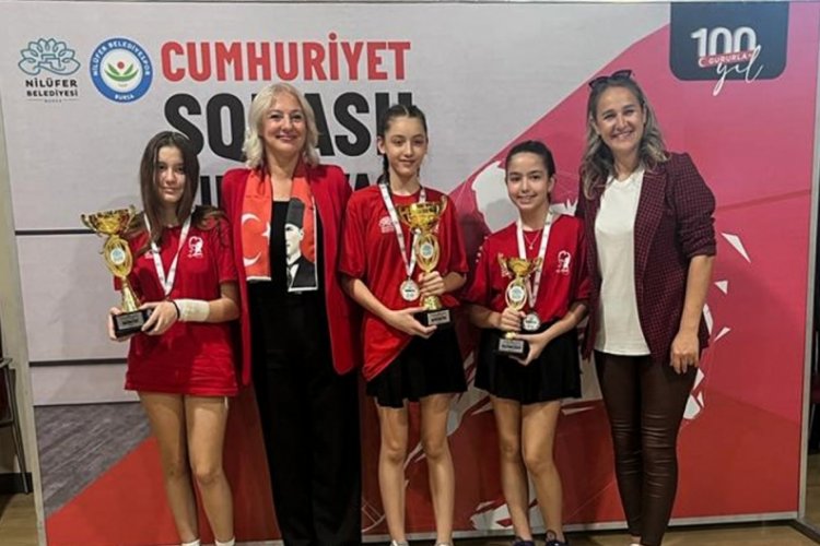 Bursa'da d&uuml;zenlenen Cumhuriyet Squash Turnuvası'na b&uuml;y&uuml;k ilgi