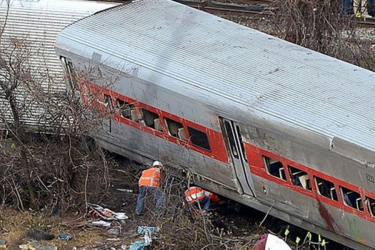 Hindistan'daki tren kazasında hayatını kaybedenlerin sayısı y&uuml;kseldi