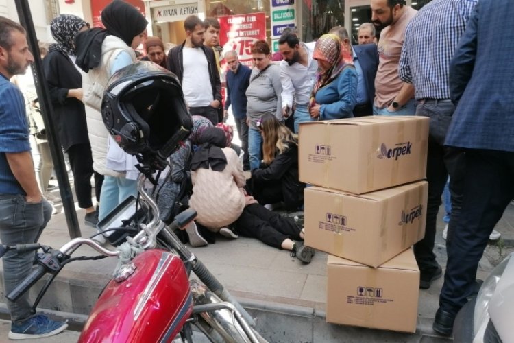 Pikaptan fırlayan demir par&ccedil;ası ile yaralandı