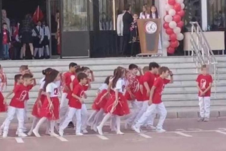 29 Ekim g&ouml;sterisinde tepki &ccedil;eken g&ouml;r&uuml;nt&uuml;! Olaya inceleme başlatıldı