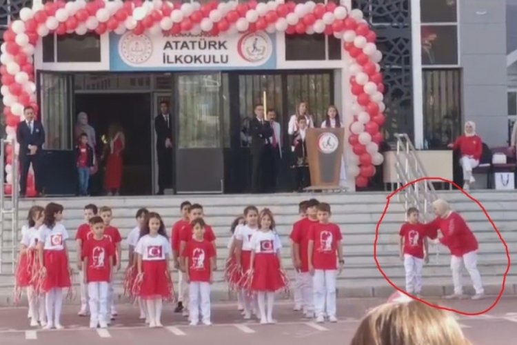 Afyonkarahisar'da k&uuml;&ccedil;&uuml;k &ccedil;ocuğu gruptan ayırıp, kenarda bekletti! "&Ccedil;ocuğunuz disleksi"