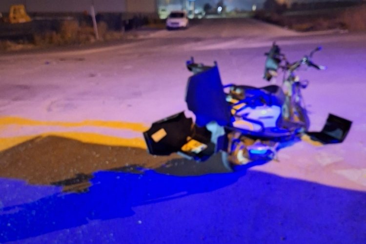 Bursa'da otomobil motosiklete &ccedil;arptı: 2 ağır yaralı
