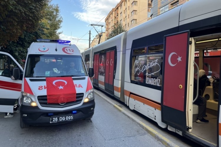 Eskişehir'de gen&ccedil; kıza tramvay &ccedil;arptı!