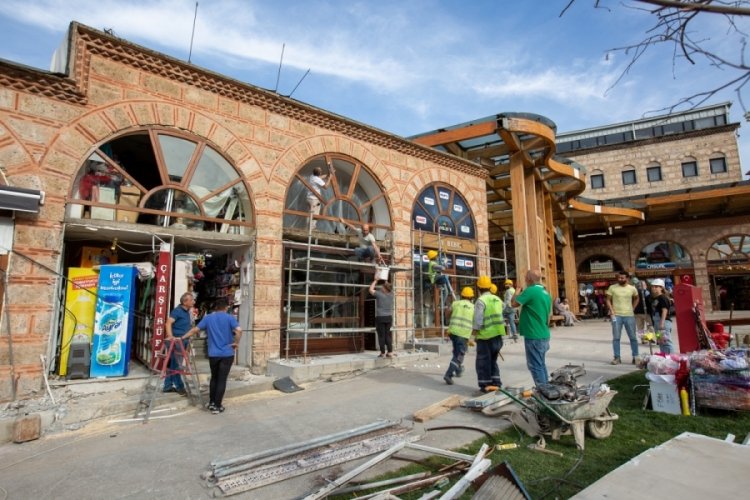 Bursa'da tarihi &ccedil;arşı aslına d&ouml;n&uuml;yor