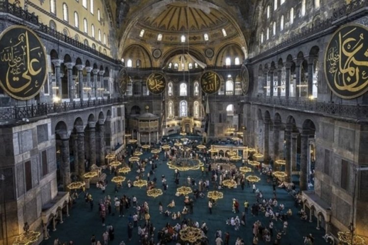 Ayasofya Camii yabancı turistlere &uuml;cretli olacak!