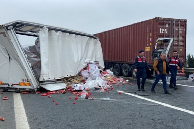 TEM'de kaza: Yol trafiğe kapandı