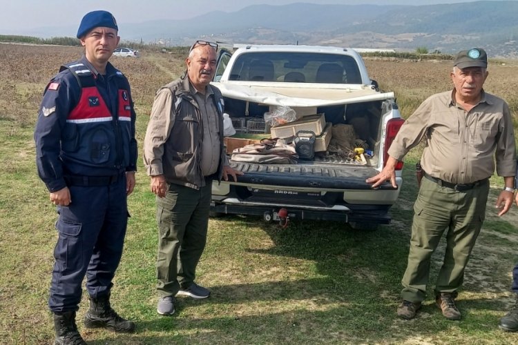 Bursa'da ağ, kafes ve ses sistemiyle saka kuşu avlayan kişiye para cezası kesildi