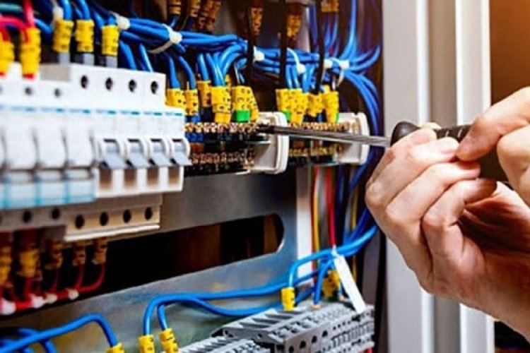 Bursa'da elektrik panosunu tamir eden iş&ccedil;i akıma kapılarak hayatını kaybetti