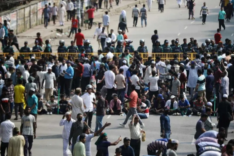 Bangladeş'te h&uuml;k&uuml;met karşıtı protestoda 2 kişi &ouml;ld&uuml;