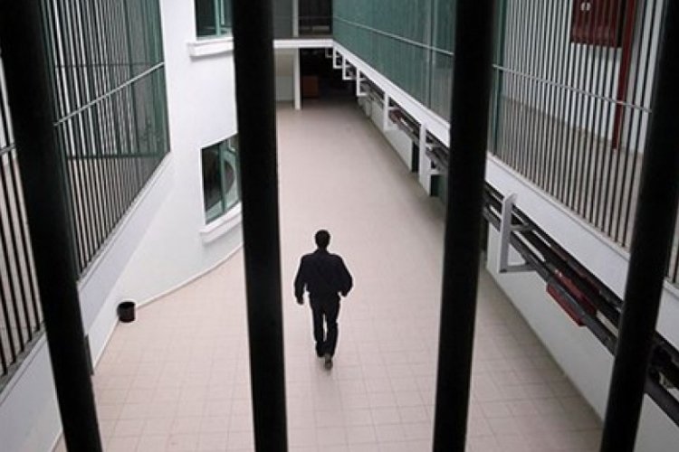 Tunus'ta 5 ter&ouml;r h&uuml;k&uuml;ml&uuml;s&uuml; cezaevinden firar etti