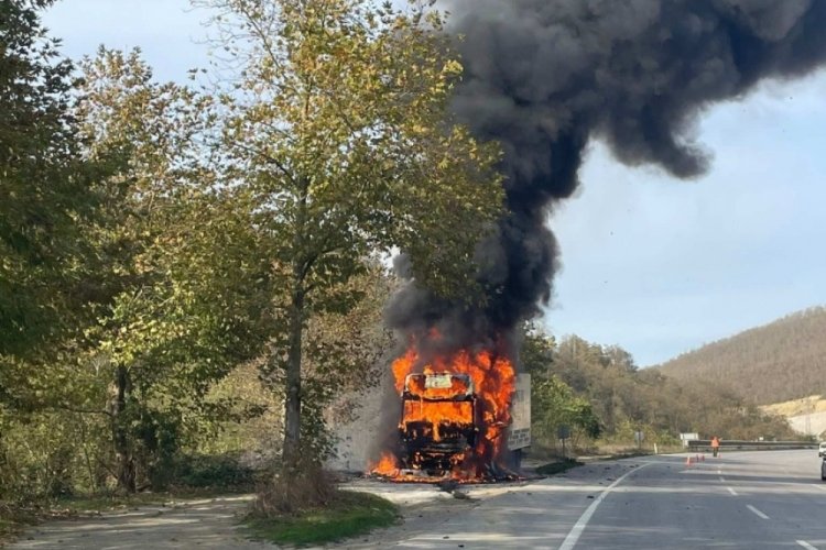 Samsun'da seyir halindeki tır'da yangın