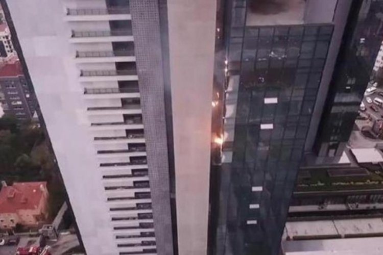 İstanbul'da bir iş merkezinde yangın &ccedil;ıktı