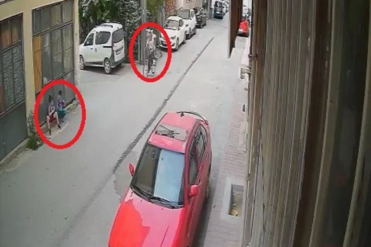 Bursa'da 9 yaşındaki &ccedil;ocuğa biber gazlı saldırının kamera g&ouml;r&uuml;nt&uuml;s&uuml;