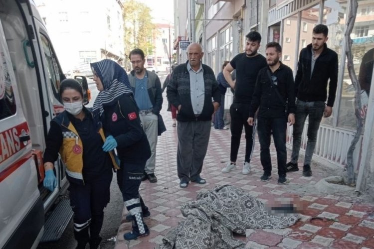 Amasya'da balkondan d&uuml;şen yaşlı adam feci şekilde can verdi