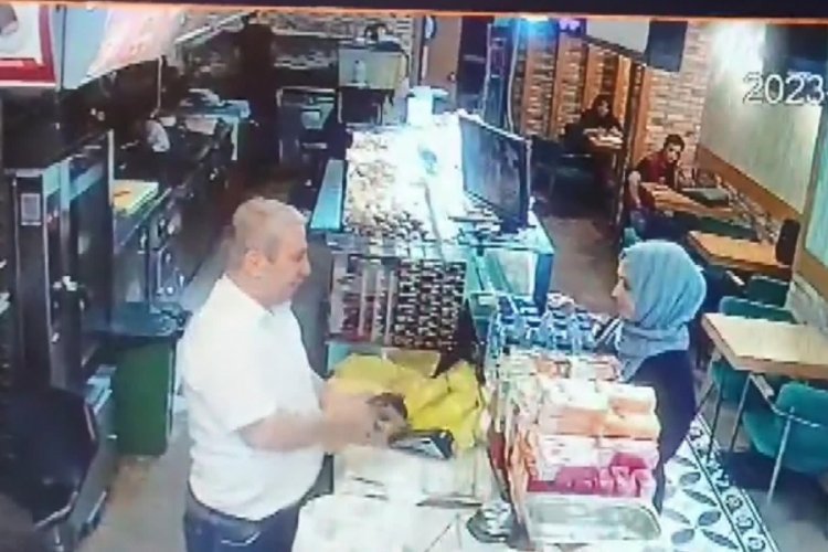 İstanbul'da hesabı &ouml;dedi, sonra yan masadaki &ccedil;antayı &ccedil;aldı