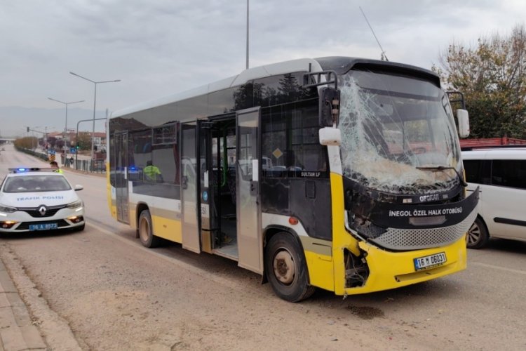 Bursa'da aynı y&ouml;ne giden halk otob&uuml;sleri &ccedil;arpıştı: Yaralılar var