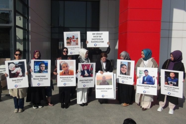 Filistin'deki gazetecilerin &ouml;l&uuml;mlerine Duyarlı Medya Derneği'nden protesto