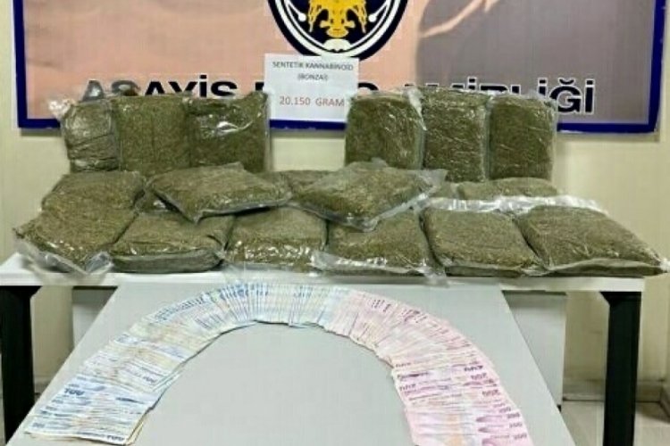 İzmir'de 20 kilogram bonzai ele ge&ccedil;irildi, 1 g&ouml;zaltı