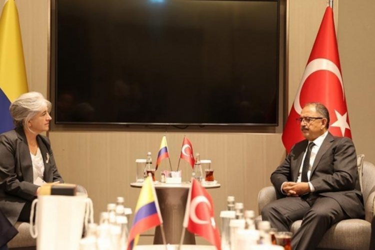 Bakan &Ouml;zhaseki Kolombiyalı mevkidaşı ile g&ouml;r&uuml;şt&uuml;