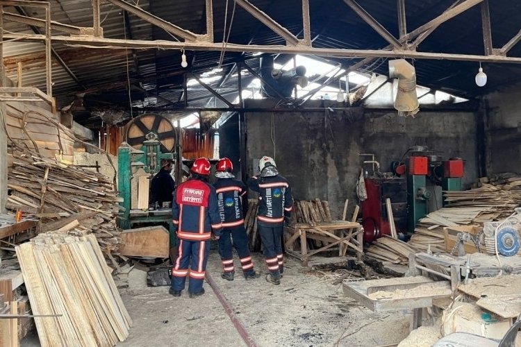 Sakarya'da kereste at&ouml;lyesinde yangın &ccedil;ıktı