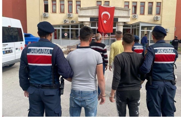 Afyonkarahisar'da ka&ccedil;ak kazı yapan 3 kişiye baskın
