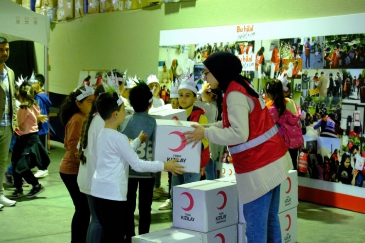 Kızılay Bursa &ccedil;ocuklara 'iyilik' aşılıyor