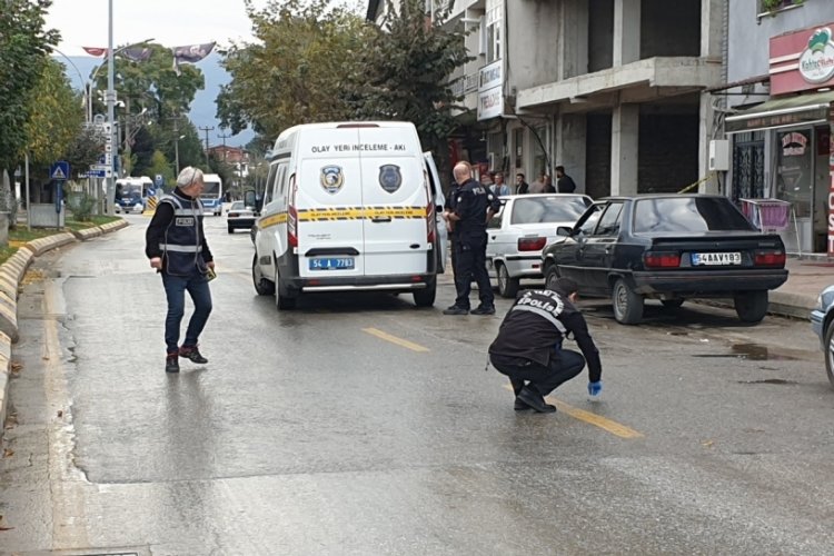 Sakarya'da husumetlisini silahla yaralayıp ka&ccedil;tı