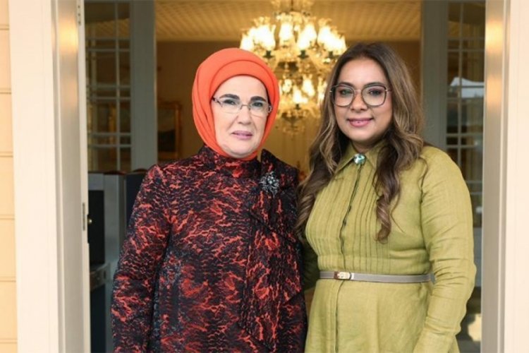 Emine Erdoğan Surinam Cumhuriyeti Devlet Başkanı'nın eşi ile g&ouml;r&uuml;şt&uuml;