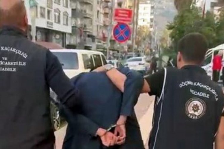 Kocaeli'de 12 ka&ccedil;ak g&ouml;&ccedil;men yakalandı!