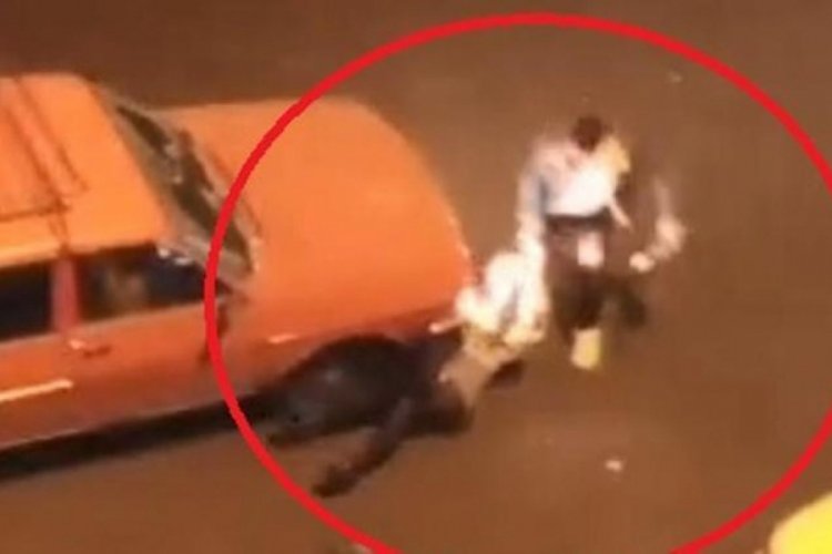 Sivas'ta kadını sokak ortasında sa&ccedil;ından tutarak s&uuml;r&uuml;kledi!