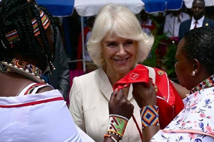Krali&ccedil;e Camilla pazar gezdi