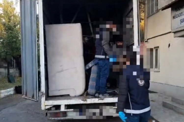 Erzincan'da 25 ka&ccedil;ak g&ouml;&ccedil;men ve 2 g&ouml;&ccedil;men ka&ccedil;ak&ccedil;ısı yakalandı