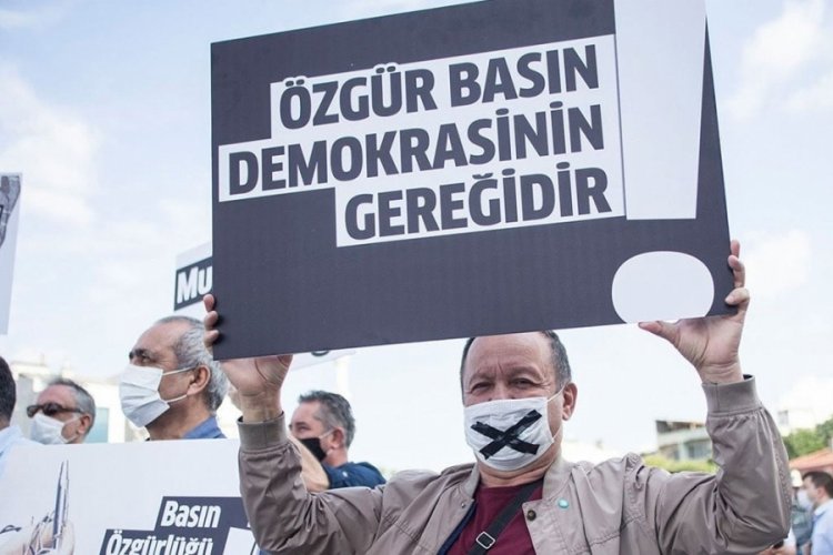 Sevda Karaca'dan gazetecilere y&ouml;nelik soru &ouml;nergesi