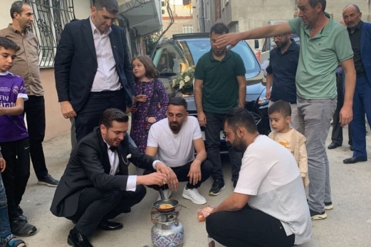 Damada yumurta pişirtip, halatla gelin arabasını &ccedil;ektirdiler