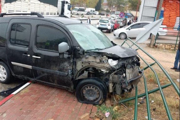 Bilecik'te iki aracın &ccedil;arpışması sonucu bir kişi yaralandı