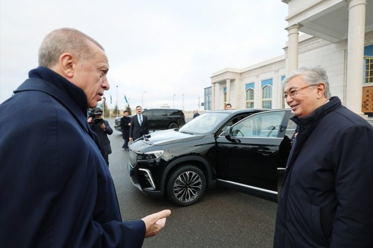 Cumhurbaşkanı Erdoğan, Kazakistan Cumhurbaşkanı'na TOGG hediye etti