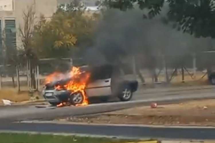 Diyarbakır'da seyir halindeki cip alev aldı!
