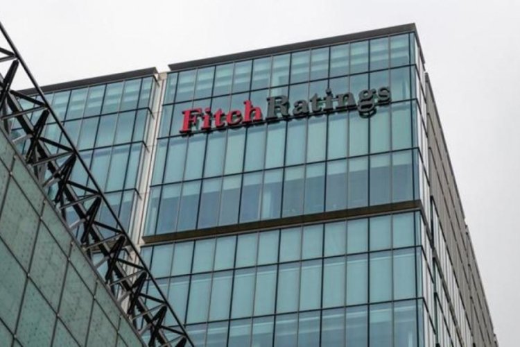 Fitch, T&uuml;rkiye'nin potansiyel b&uuml;y&uuml;me tahminini y&uuml;kseltti
